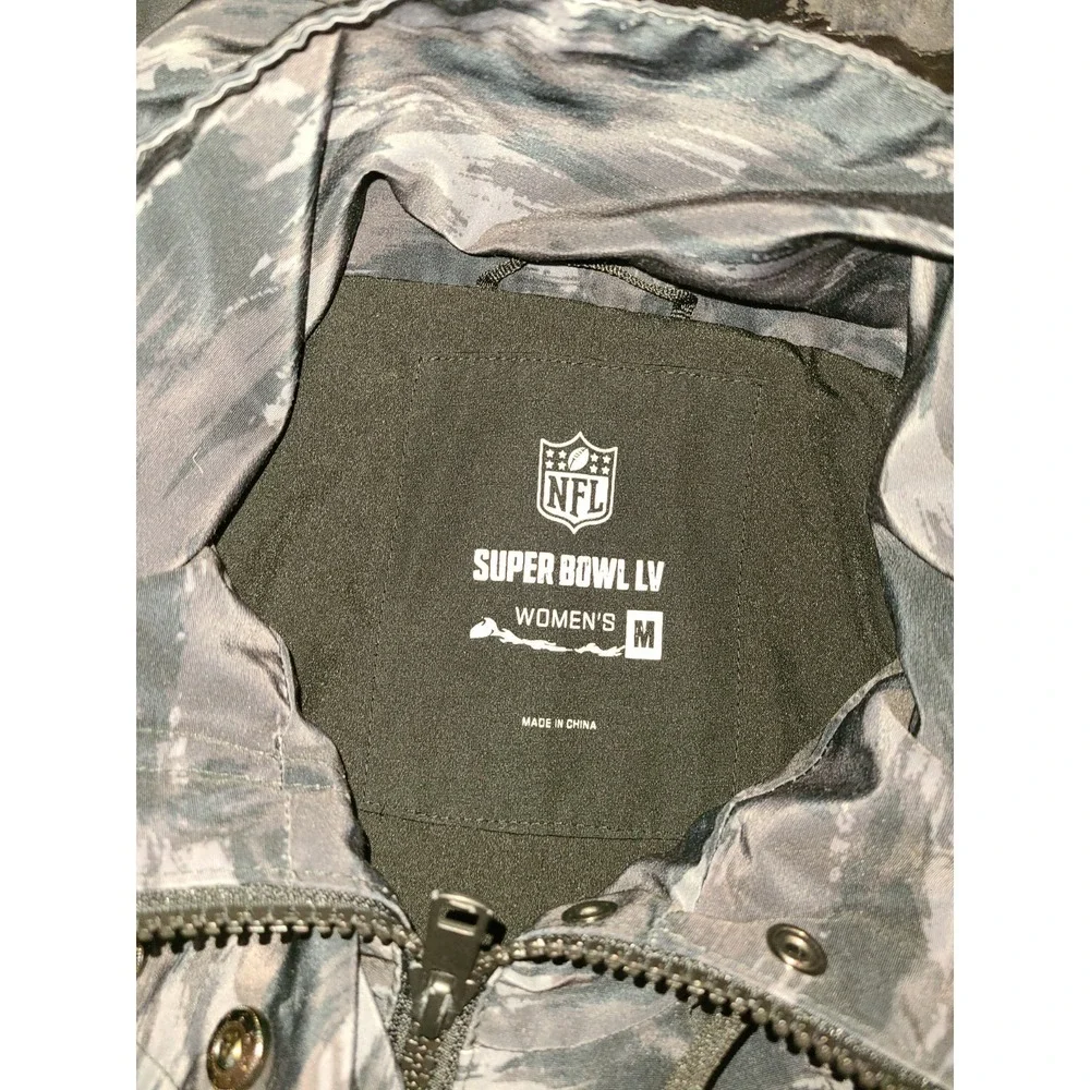 Super‎ Bowl LV NFL '21 Woman's Black Windbreaker Camouflage Jacket Size M Thumb